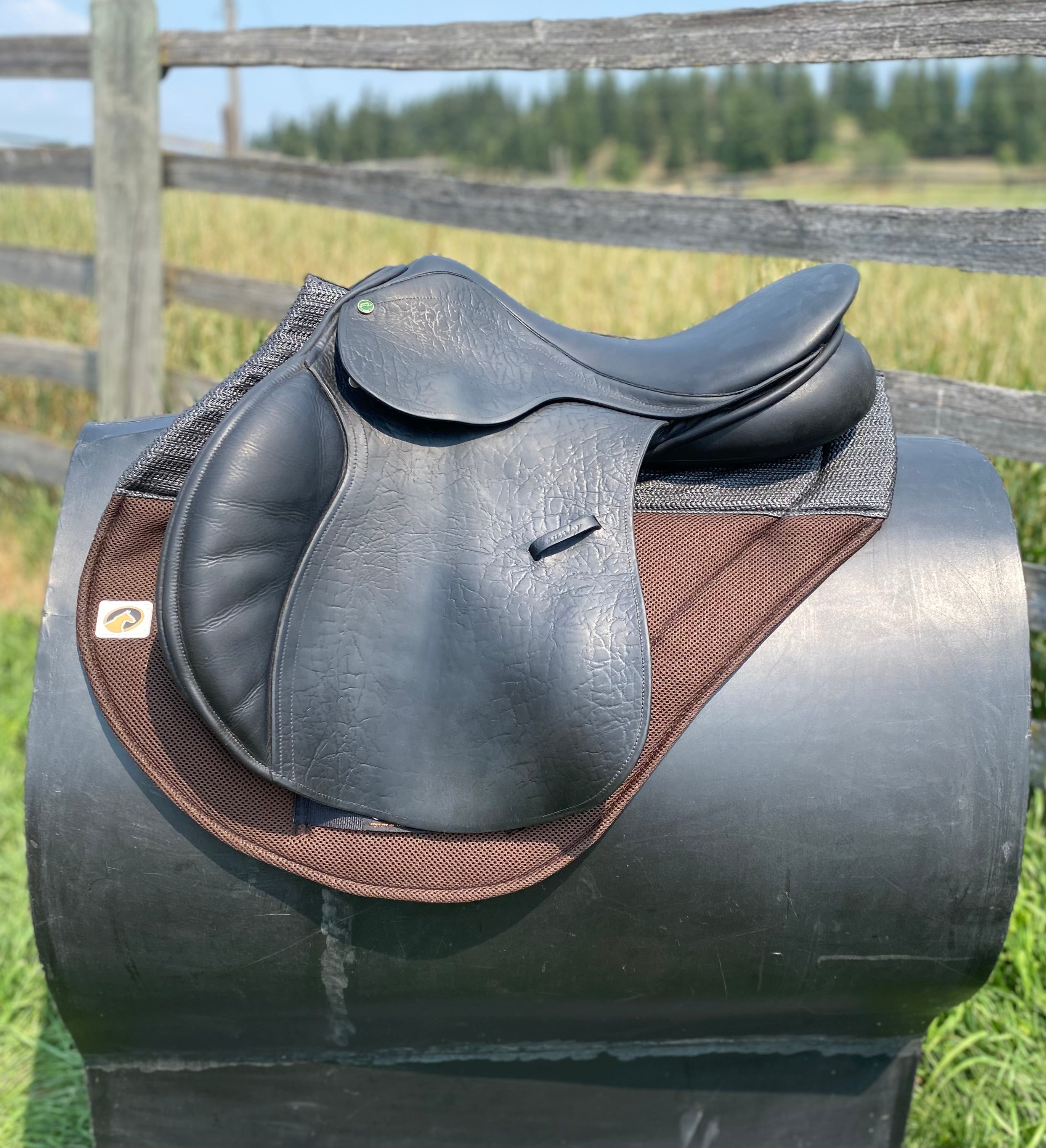 Used 17" County Conquest Jump Saddle