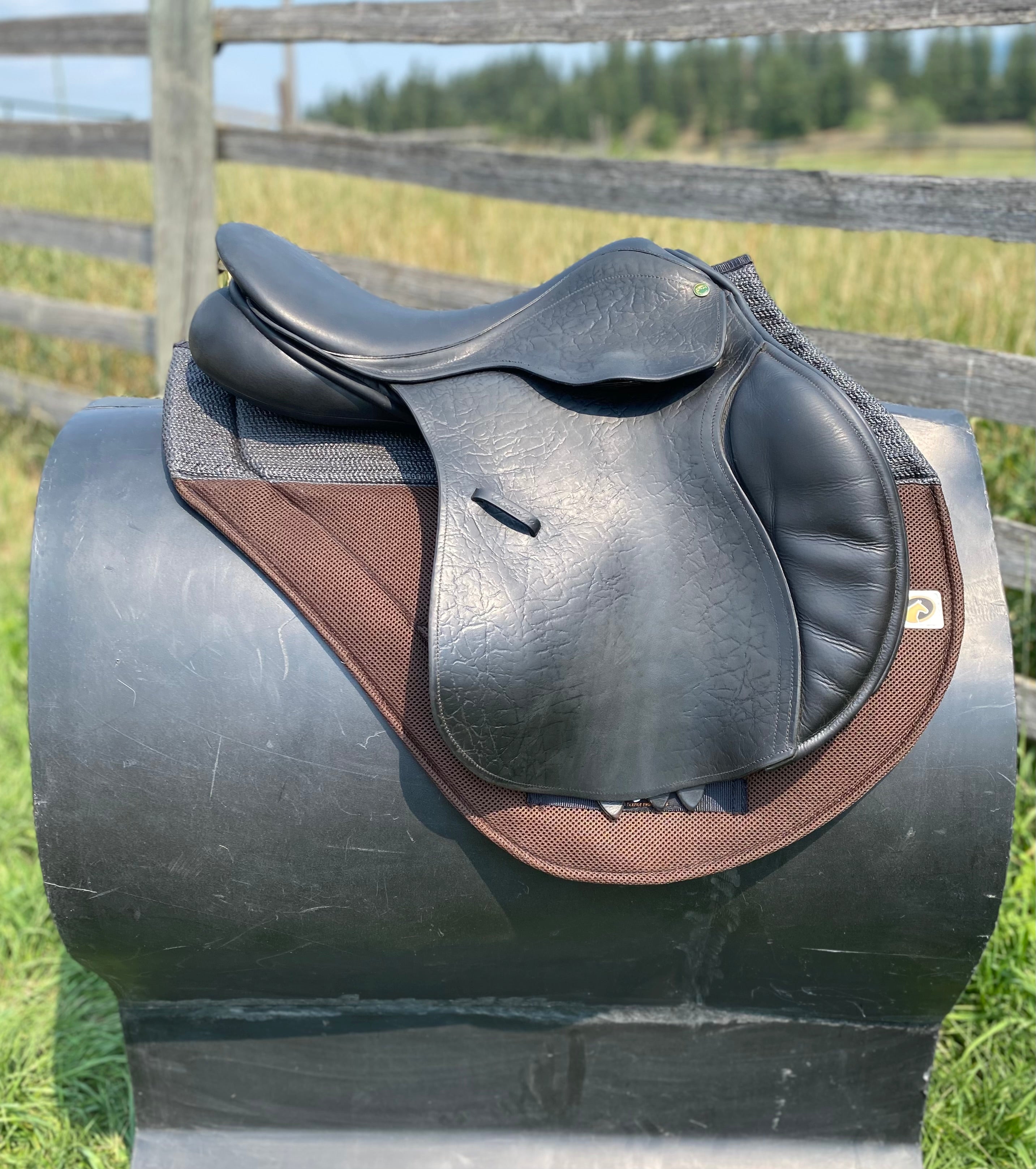 Used 17" County Conquest Jump Saddle