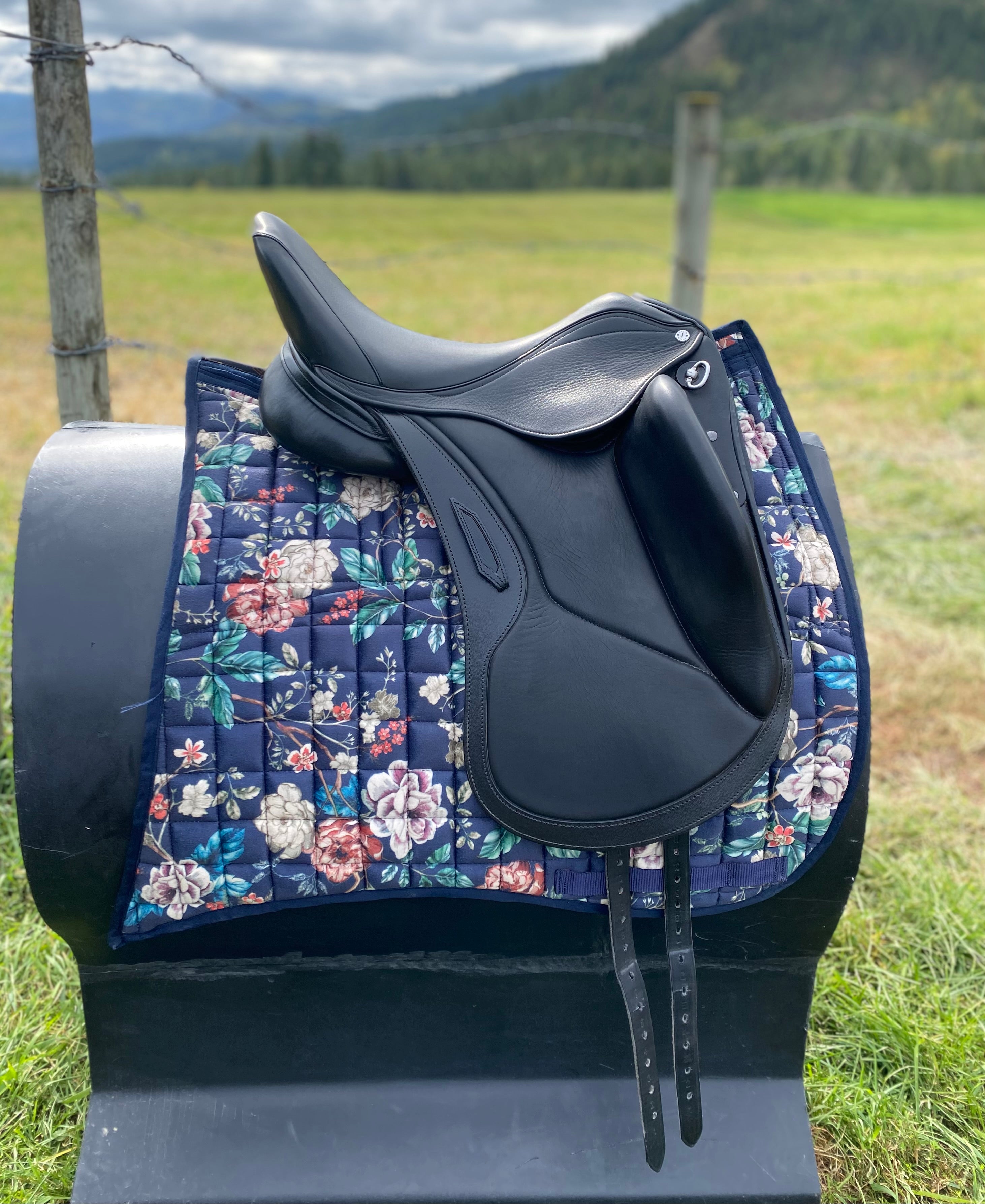 Used 17.5" Aviar Rook 1.0 Dressage Saddle