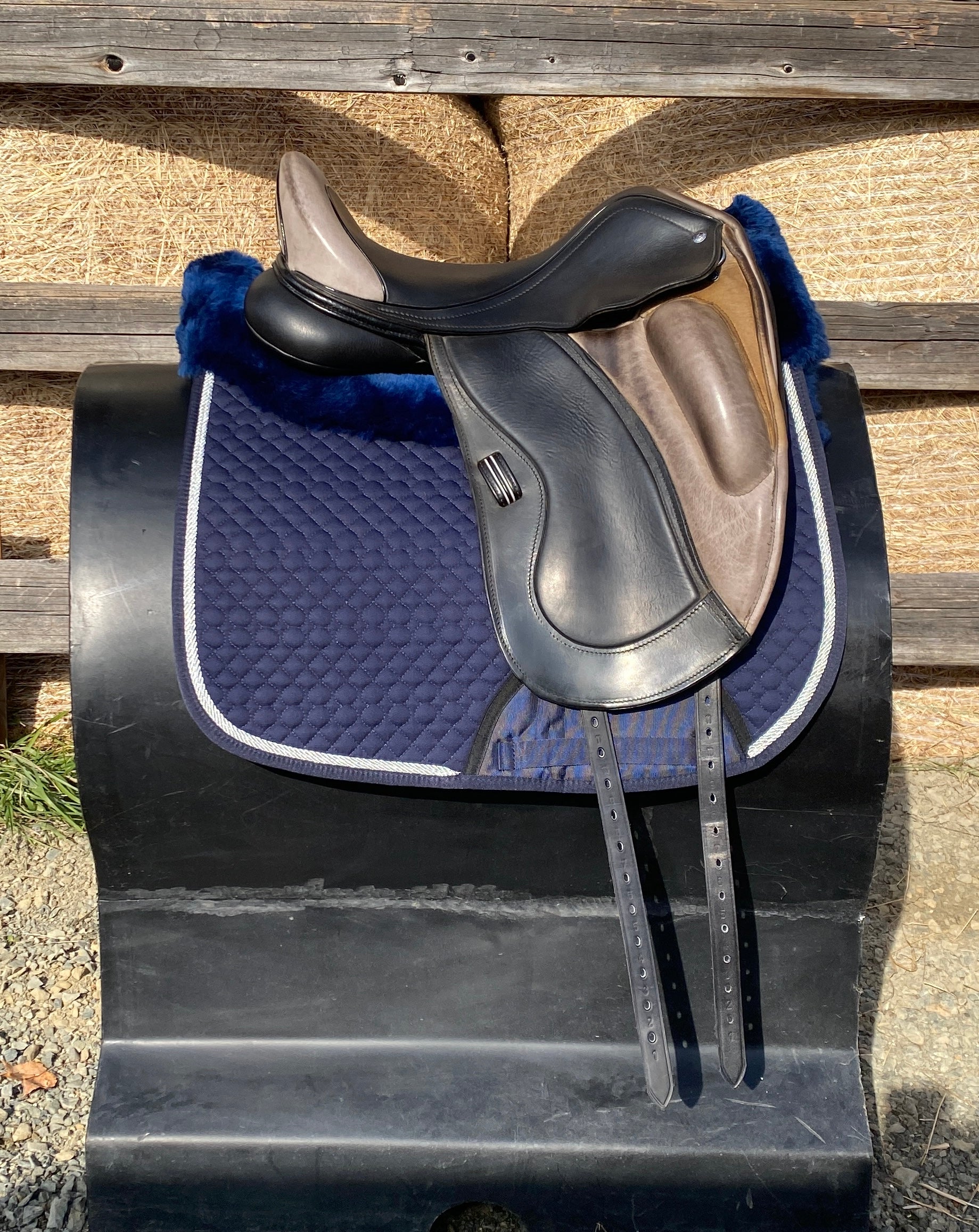 Used 17.5” Custom Advantage R Dressage Saddle